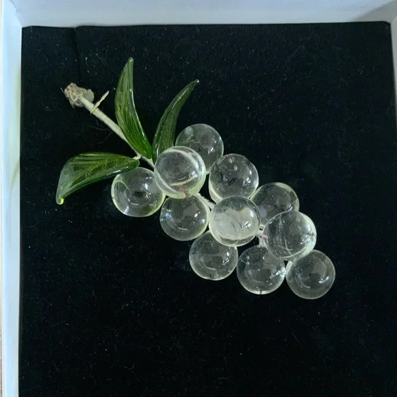 NWOT lovely Murano glass, made in Italy. Clear glass grapes. - Picture 1 of 6